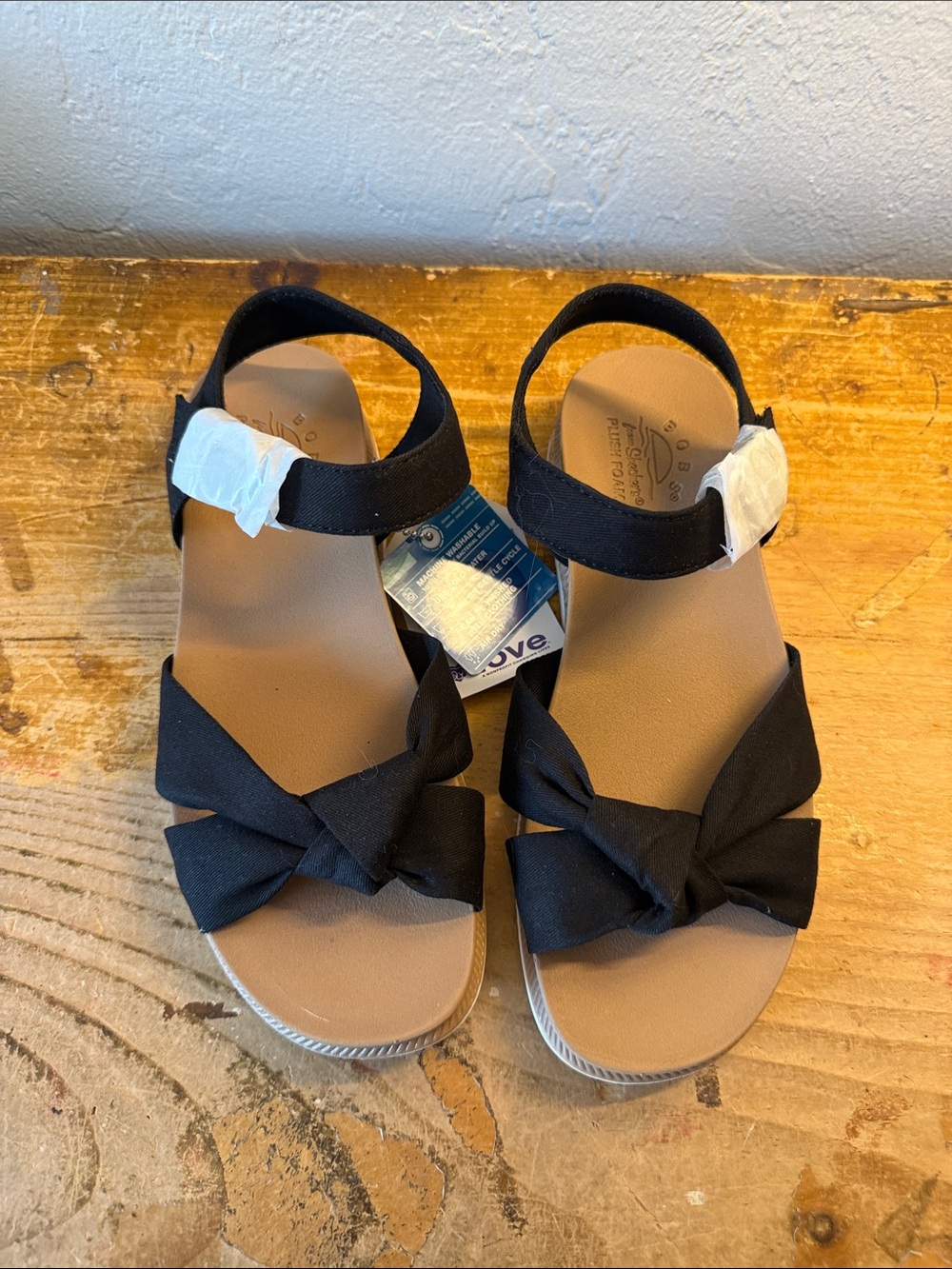 Bob’s Skechers sandals memory foam new size 6 black